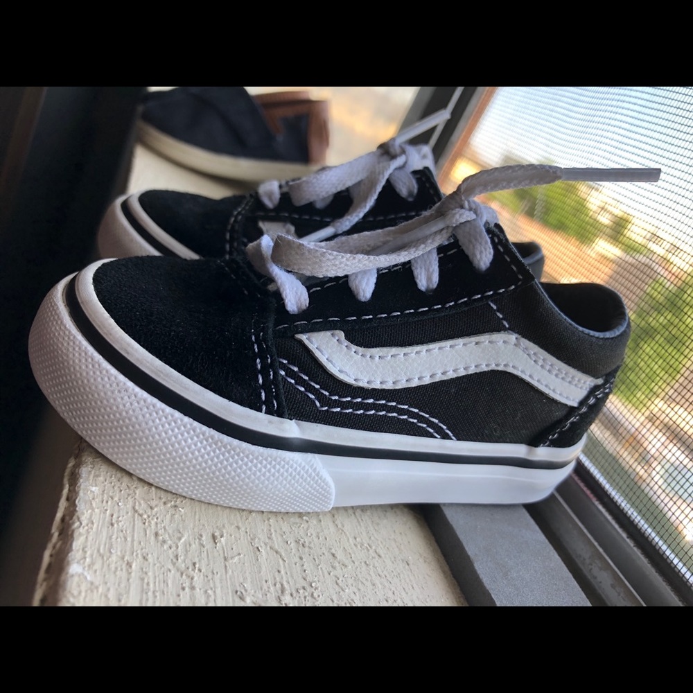 Black & white old skool vans
